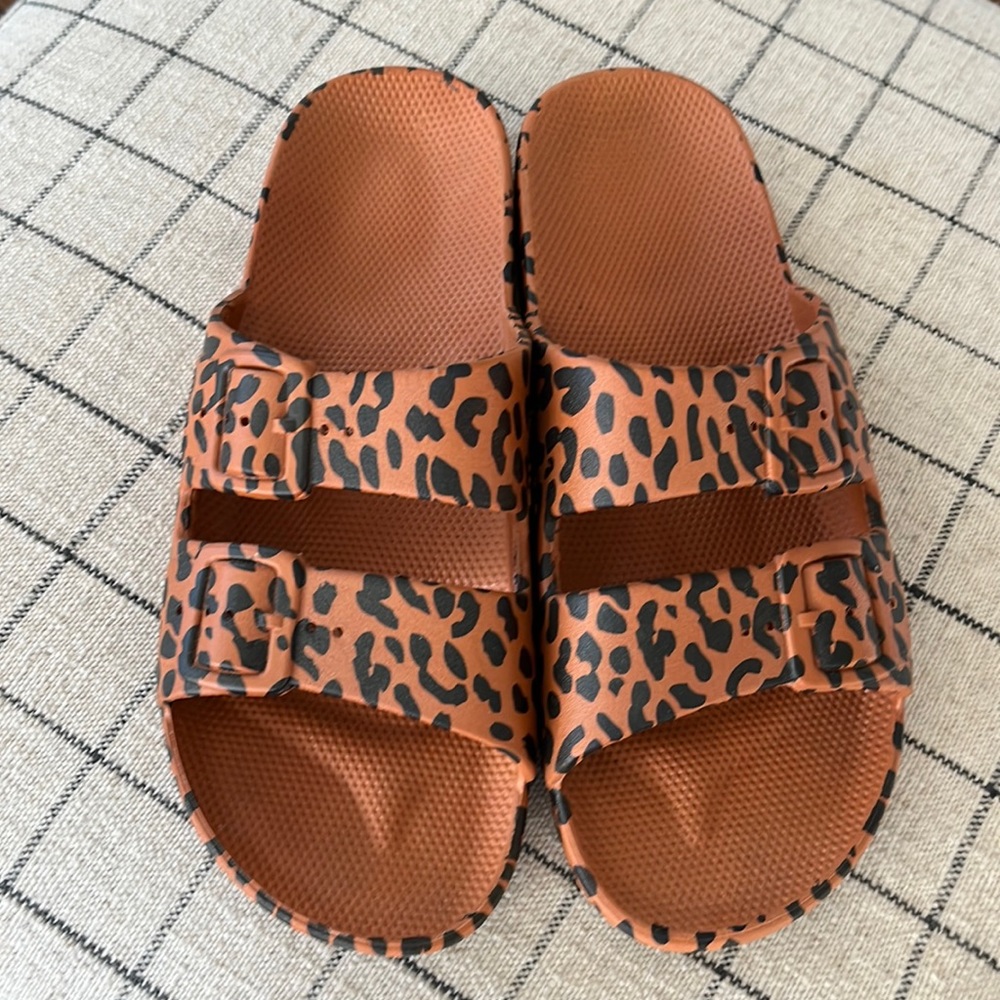 Freedom Moses Cheetah Slides